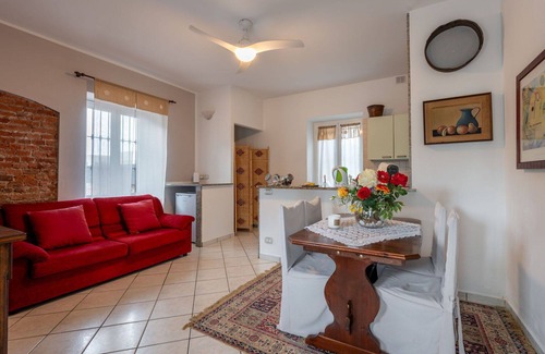 Castell'Alfero Apartamento | Precioso apartamento para 4 personas con piscina, WIFI, TV, patio y aparcamiento