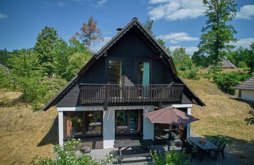 Feriendorf Frankenau Casa | Acogedor apartamento en villa para 5 personas con WIFI, TV, terraza y mascotas permitida
