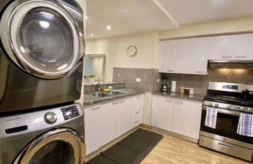 La Arboleda Condominio | Lovely Apartment in the Heart of the City: Renovated, Stylish Decor