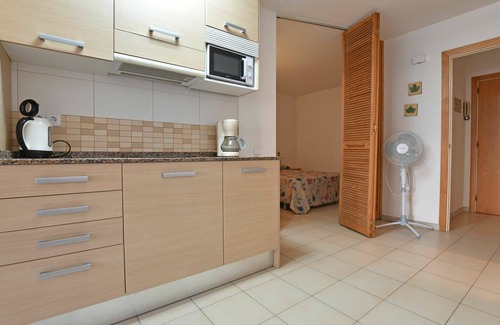 Torredembarra Apartamento | Bonito apartamento para 4 personas con piscina, WIFI, TV, terraza y aparcamiento