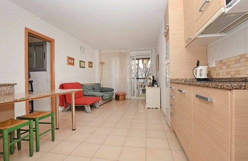 Torredembarra Apartamento | Bonito apartamento para 4 personas con piscina, WIFI, TV, terraza y aparcamiento