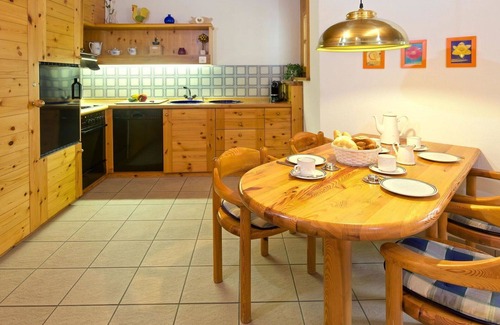Lenzerheide Apartamento | Precioso apartamento para 2 personas con piscina, TV, balcón y mascotas permitida