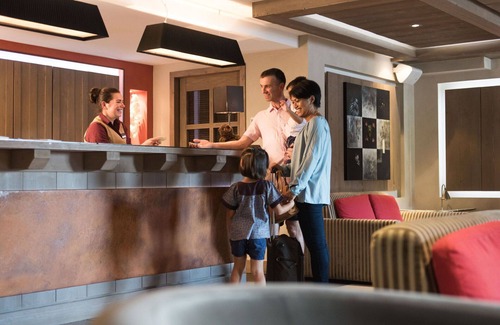 Montgenevre Apartamento | Lovely apartment for 4 people with pool, WIFI, hot tub, TV, balcony, pets allowed and parking