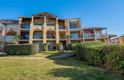 Le Dramont Apartamento | Lovely apartment for 4 guests with A/C, WIFI, pool, TV and terrace