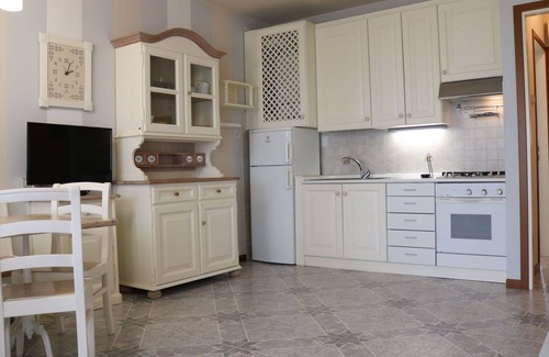 Calmasino Apartamento | Precioso apartamento para 4 personas con piscina, WIFI, A/C, TV, terraza y aparcamiento
