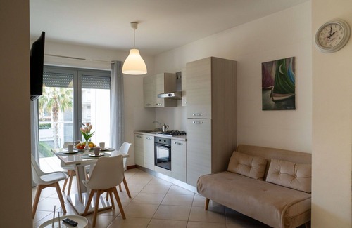 Silvi Marina Apartamento | Precioso apartamento con WIFI, piscina, A/C, TV, terraza, mascotas permitida y aparcamiento