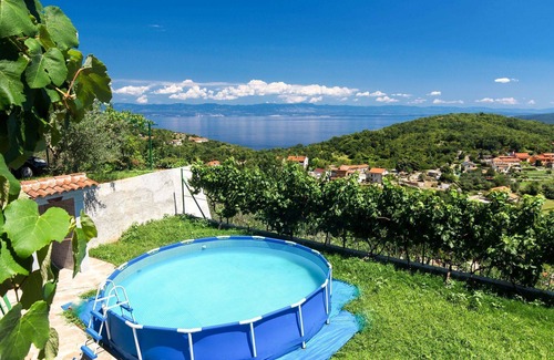 Martina Apartamento | Hermoso apartamento para 5 personas con piscina privada, WIFI, A/C, TV, terraza y aparcamiento