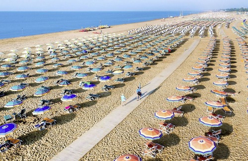 Bibione Lido del Sole Apartamento | Lovely apartment for 5 people with A/C, WIFI, TV, terrace, pets allowed and parking