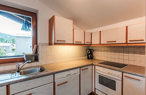 Goldegg Apartamento | Hermoso apartamento con piscina, WIFI, TV, balcón, mascotas permitida y aparcamiento