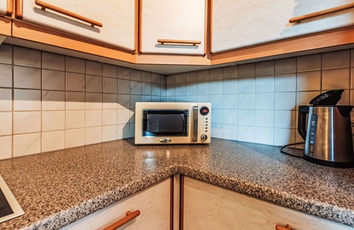 Goldegg Apartamento | Hermoso apartamento con piscina, WIFI, TV, balcón, mascotas permitida y aparcamiento