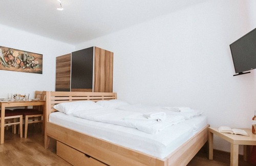 Bad Gastein Apartamento | Lovely apartment for 3 people with WIFI, TV, balcony and parking
