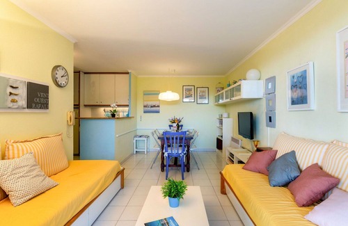 Cap Esterel Apartamento | Precioso apartamento con A/C, WIFI, piscina, TV, patio, mascotas permitida y aparcamiento