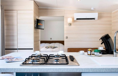 Les Cabanes de Fleury Casa | Hermoso apartamento en villa con WIFI, A/C, piscina, TV, terraza, mascotas permitida y aparcamiento