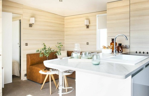 Les Cabanes de Fleury Casa | Hermoso apartamento en villa con WIFI, A/C, piscina, TV, terraza, mascotas permitida y aparcamiento