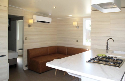 Les Cabanes de Fleury Casa | Precioso apartamento en villa con A/C, WIFI, piscina, TV, terraza, mascotas permitida y aparcamiento