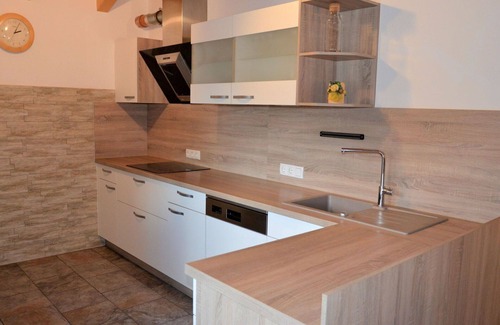 Sankt Anton am Arlberg Villa | Acogedor apartamento en villa con WIFI, TV, balcón, mascotas permitida y aparcamiento