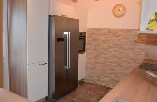 Sankt Anton am Arlberg Villa | Acogedor apartamento en villa con WIFI, TV, balcón, mascotas permitida y aparcamiento