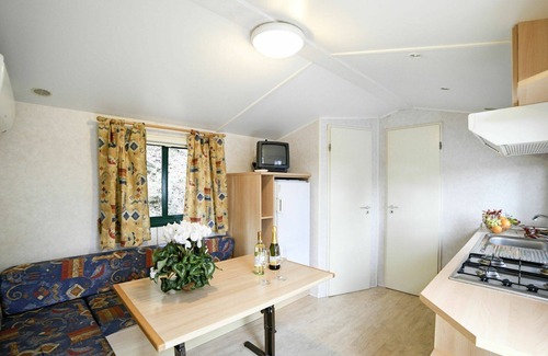 Villanova d'Albenga Casa | Hermoso apartamento en villa con WIFI, A/C, piscina, TV, patio, mascotas permitida y aparcamiento