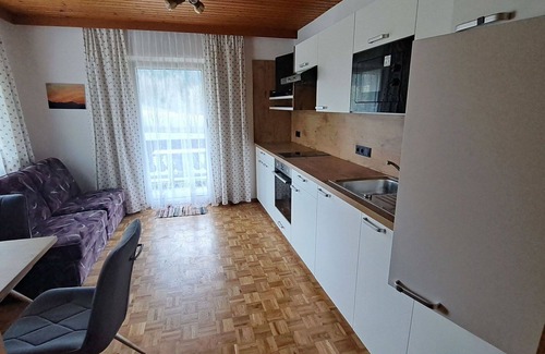 Oberwang Villa | Hermoso apartamento en villa para 4 personas con WIFI, TV, balcón y aparcamiento