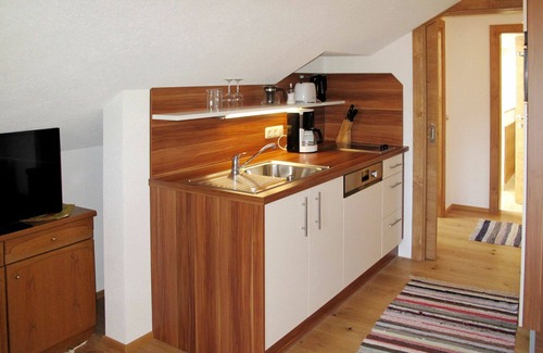 Oberwang Villa | Bonito apartamento en villa para 6 personas con WIFI, TV, balcón y aparcamiento