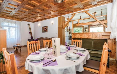 Bregi Apartamento | Lovely Apartment In Bregi With Wifi