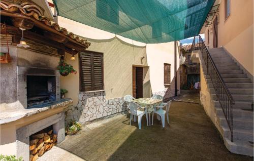 Bregi Apartamento | Lovely Apartment In Bregi With Wifi