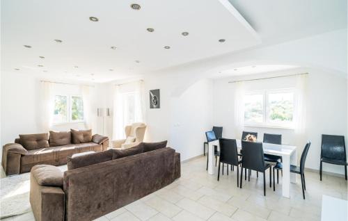 Mocici Apartamento | Lovely Apartment In Cilipi With Wifi