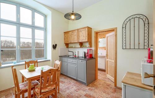 Krakow am See Apartamento | Lovely Apartment In Krakow Am See