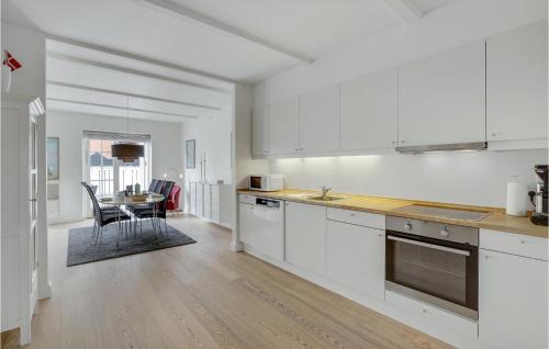 Grasten Apartamento | Lovely Apartment In Gråsten With Sauna