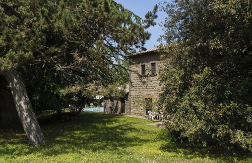 Bagnoregio Villa | Precioso apartamento en villa con WIFI, piscina, TV, patio, mascotas permitida y aparcamiento