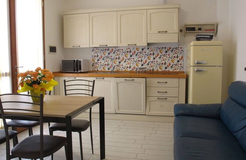 Lido di Volano Casa | Acogedor apartamento en villa para 4 personas con A/C, WIFI, TV, terraza y aparcamiento