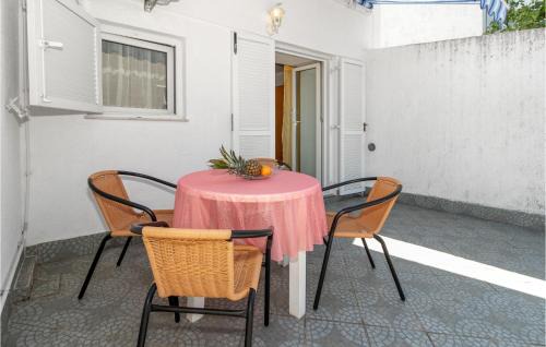 Jadranovo Apartamento | Lovely Apartment In Jadranovo With Wifi
