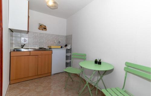 Jadranovo Apartamento | Lovely Apartment In Jadranovo With Wifi