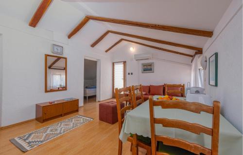 Potocnica Apartamento | Lovely Apartment In Potocnica With Wifi