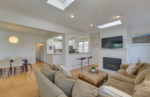 Long Beach Apartamento | Lovely Apartment in Long Beach: 3 Blocks to Ocean!