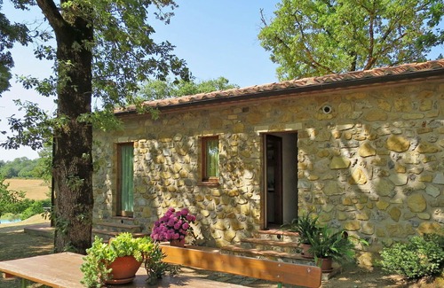 Montieri Casa | Lovely apartment in villa for 2 guests with WIFI, pool, patio, pets allowed and parking