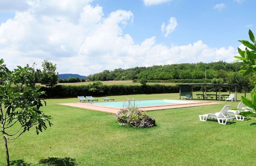 Montieri Casa | Lovely apartment in villa for 2 guests with WIFI, pool, patio, pets allowed and parking