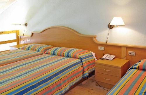 Limone sul Garda Apartamento | Lovely apartment for 4 guests with pool, WIFI, hot tub, A/C, TV, terrace and parking