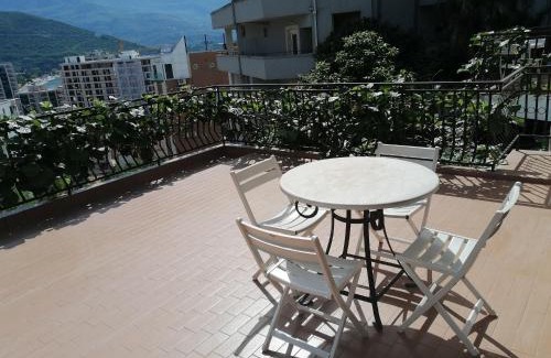 Babin do Apartamento | Lovely apartment with big terrace in Budva