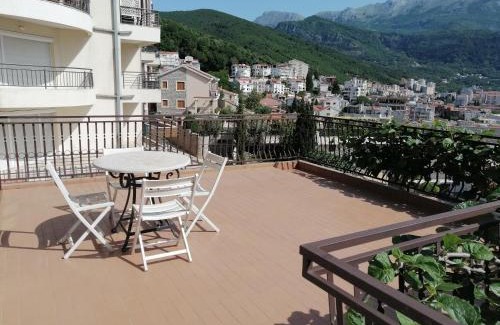 Babin do Apartamento | Lovely apartment with big terrace in Budva