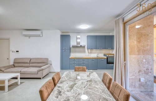 Mellieha Apartamento | Lovely Apartment with 2 free Pool Access,WIFI & AC