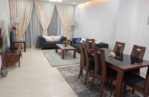 Kirkos Apartamento | Lovely Apt 2bd 2ba+DSQ - walking dist to UN-ECA, Addis Ababa