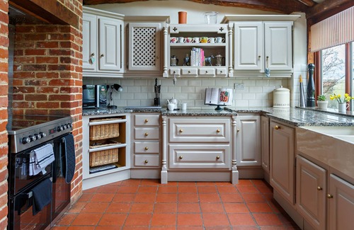Reepham Casa | Lovely barn for celebrations; huge vaulted barn room, log burner, hot tub.