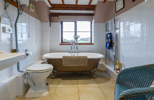 Reepham Casa | Lovely barn for celebrations; huge vaulted barn room, log burner, hot tub.