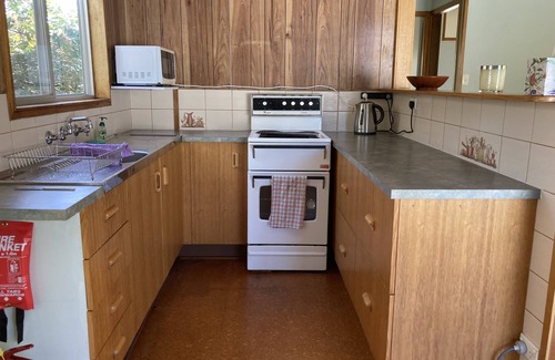Tomakin Casa | Lovely beach cottage - 5 minute easy walk to beach