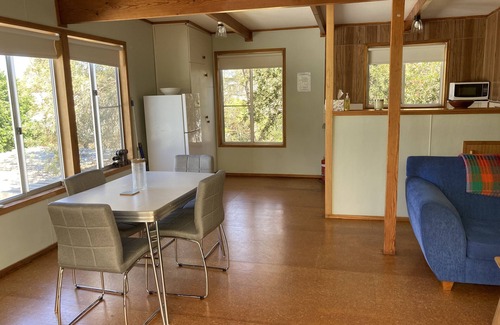 Tomakin Casa | Lovely beach cottage - 5 minute easy walk to beach