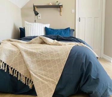 Worthing Apartamento | Lovely bijou loft apt, one road back from the sea