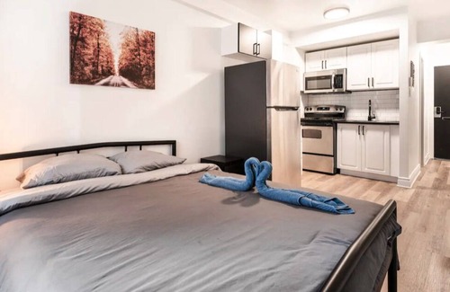 Mile End Apartamento | Lovely Brand New Studio w/AC & Balcony