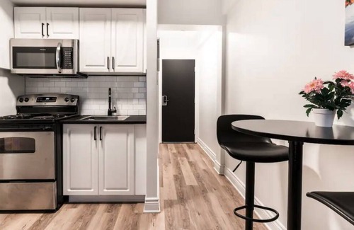 Mile End Apartamento | Lovely Brand New Studio w/AC & Balcony