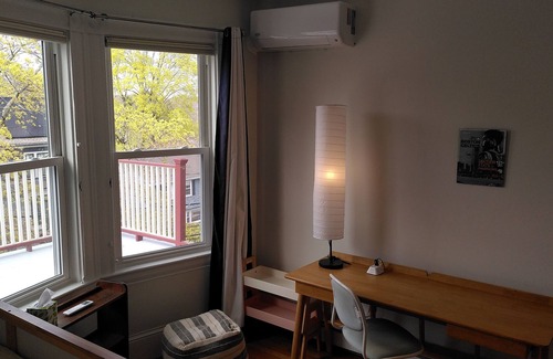 Arlington Apartamento | Lovely, bright 2-BR in historic Arlington